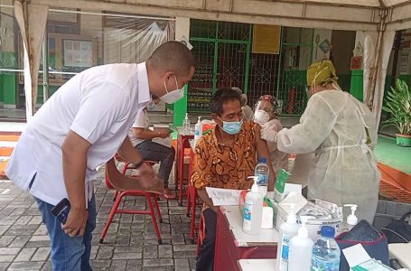 Percepat Vaksin, NasDem DKI Jakarta Gelar Vaksinasi Keliling