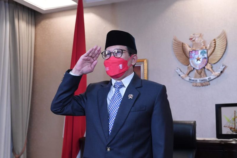 Menteri Desa, PDT dan Transmigrasi, Abdul Halim Iskandar mengikuti Upacara Penurunan Bendera Sang Merah Putih, secara virtual, Selasa (17/8/2021). Upacara Penurunan Bendera dipimpin langsung oleh Presiden Joko Widodo di Istana Merdeka.