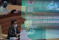 Menteri Desa, PDT dan Transmigrasi, Abdul Halim Iskandar menghadiri undangan Rapat Kerja bersama Komisi V DPR RI, di Jakarta, Kamis (26/8/2021). Rapat Kerja ini membahas laporan Keuangan Pemerintah Pusat APBN TA 2020; Realisasi APBN TA 2021 sampai dengan bulan Agustus 2021; serta membahas RKA K/L TA 2022 dalam Nota Keuangan RAPBN TA 2022.