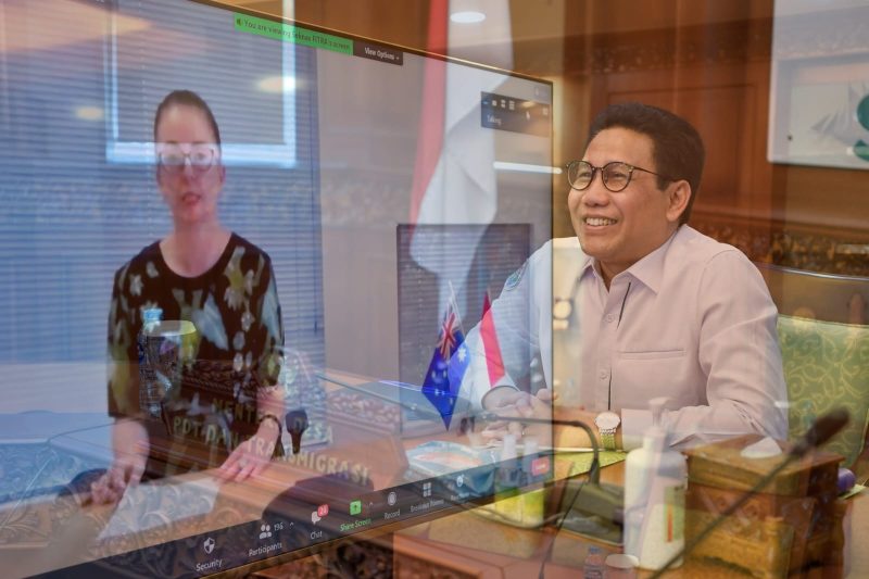 Menteri Desa, Pembangunan Daerah Tertinggal, dan Transmigrasi, Abdul Halim Iskandar hadir menjadi narasumber dan memberi Arahan secara virtual dalam Kegiatan Pelepasan KKN dan Kuliah Umum Tahun 2021 Universitas Negeri Gorontalo (UNG), Jakarta, Selasa (7/9/2021).
