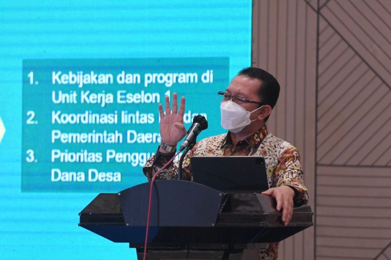 Sekretaris Jenderal Kementerian Desa PDT dan Transmigrasi, Taufik Madjid memberikan arahan dalam agenda Forum Kemitraan dalam Mendukung SDGs Desa, di Jakarta, pada Kamis (9/9/2021) Kementerian Desa, PDT dan Transmigrasi melalui Biro Hubungan Masyarakat menggelar Forum Kemitraan  sebagai upaya meningkatkan sinergi antara mitra kerja Kementerian dalam kesamaan kepentingan terkait pembangunan desa.