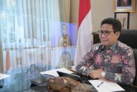 Menteri Desa, Pembangunan Daerah Tertinggal, dan Transmigrasi, Abdul Halim Iskandar bersama Wakil Presiden Indonesia ke-6 periode 1993-1998 Try Sutrisno menjadi Narasumber dalam Acara Pertemuan Nasional Kepala Desa dengan Tema 