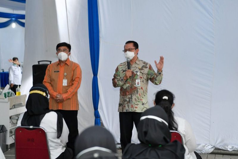 Sekretaris Jenderal Kementerian Desa, PDT dan Transmigrasi, Taufik Madjid menghadiri Penyerahan Hasil Penilaian Dan Pengakuan Kelayakan (Akreditasi) Penyelenggaraan Penilaian Kopentensi yang diserahkan oleh Plt. Badan Kepegawaian Pusat, Bima Haria Wibisana. Kementerian Desa, PDT dan Transmigrasi melalui Subkelompok Substansi Penilaian Kopetensi Pegawai mendapatkan penilaian dengan Katagori “B”. Selain itu juga Sekretaris Jenderal Kemendes PDTT didampingi Kepala Biro Kepegawaian dan Organisasi, Fajar Tri Suprapto meninjau pelaksanaan Seleksi Tes CPNS Kementerian Desa, PDT dan Transmigrasi Tahun 2021 yang dilaksanakan di Kantor BKN Pusat, Rabu (15/9/21).