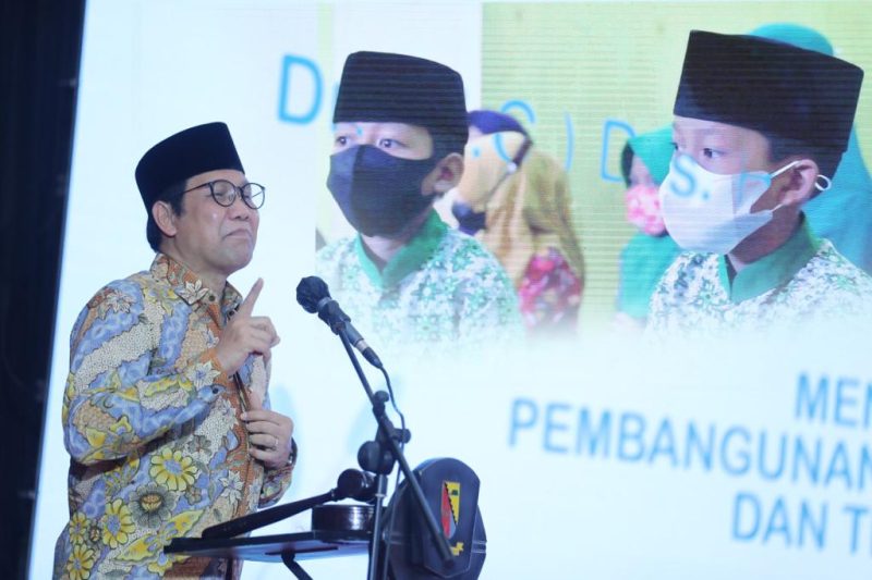 SOREANG - Menteri Desa, Pembangunan Daerah Tertinggal dan Transmigrasi Abdul Halim Iskandar menghadiri peluncuran program milik Pemerintah, Launcing pendidikan keagamaan melalui program sekolah mengaji, Kabupaten Bandung, Kamis (30/9)