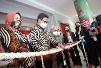 SAMARINDA - Menteri Desa, PDT dan Transmigrasi Abdul Halim Iskandar, Menghadiri dan memberikan sambutan Launching Gernas Bangga Buatan Indonesia bersama Menko Maritim dan investasi, Menteri Ketenagakerjaan, Menteri Koperasi dan Usaha Kecil Menengah di Samarinda Convention Hall, pada Selasa (12/10).
Foto : Angga/KemendesPDTT