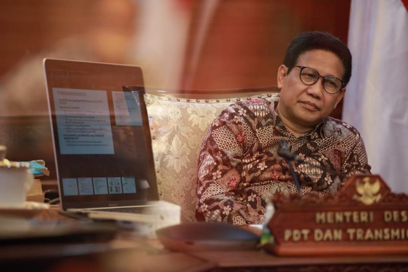 Abdul Halim Iskandar Menteri Desa, PDTT Memimpin Rapat terkait Dana Desa bersama Sekjen, Dirjen PDP, Kepala BPSDM, Plt. Kepala BPI, Direktur Dana Desa, Kapus SDM, Kapusdatin dan pihak lain yang terkait. Kamis 14 Oktober 2021  Foto : Didi Humas Kemendes