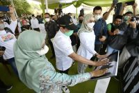 Menteri Desa, Pembangunan Daerah Tertinggal dan Transmigrasi Abdul Halim Iskandar didampingi Istri Umi Lilik Nasriyah dan Bupati Blitar Rini Syarifah, Wakil Ketua DPRD Provinsi Jatim Anik Maslachah mengunjungi Desa Kemloko mengunjungi Desa Kemloko, Kecamatan Nglegok, Provinsi Jawatimur, Blitar, Minggu (17/10/2021). 
Dalam kunjungan Tersebut Gus Menteri beserta Rombongan Melihat Sentra Budidaya Ikan Koi Kohaku dan 
meresmikan internet of think untuk budidaya ikan hias koi Kohaku.
