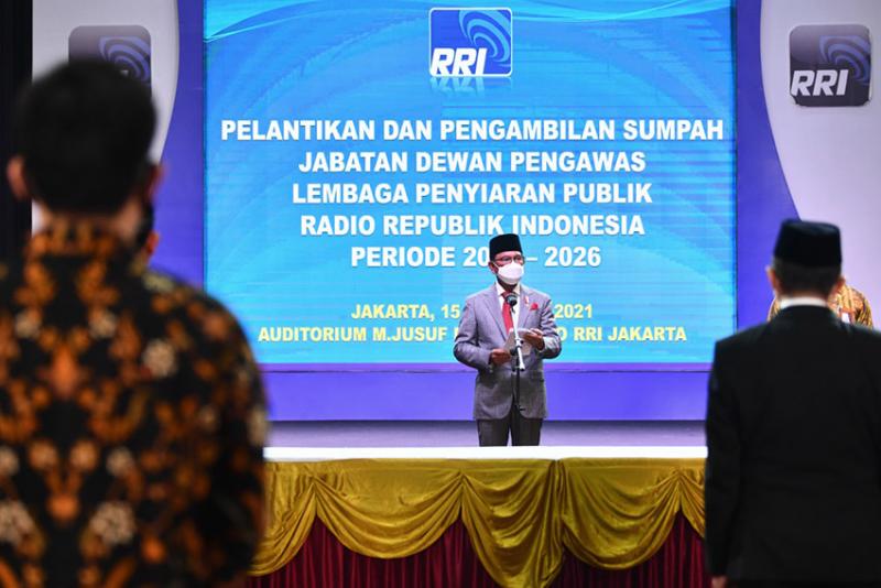 Menkominfo Johnny G. Plate dalam Pelantikan dan Pengambilan Sumpah Jabatan 5 Anggota Dewan Pengawas LPP RRI Periode 2021-2026 di Auditorium M. Jusuf Ronodipuro Kantor Pusat RRI Jakarta, Jumat (15/10/2021). / Foto Ist