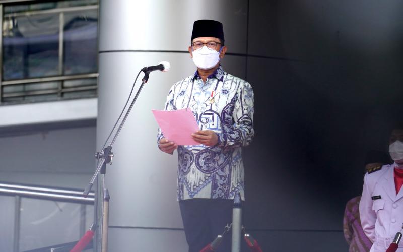 Menteri Komunikasi dan Informatika Johnny G. Plate saat Upacara Peringatan ke-76 Hari Pahlawan di Kantor Kementerian Kominfo, Jakarta Pusat, Rabu (10/11/2021).