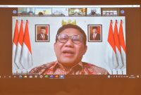 Menteri Desa, PDT, dan Transmigrasi Abdul Halim Iskandar memberikan arahan saat Rapat Koordinasi Ekspos Para Gubernur dalam Rangka Penanggulangan Kemiskinan Ekstrem Tahun 2021 secara virtual, Jakarta, Rabu (3/11/2021). 