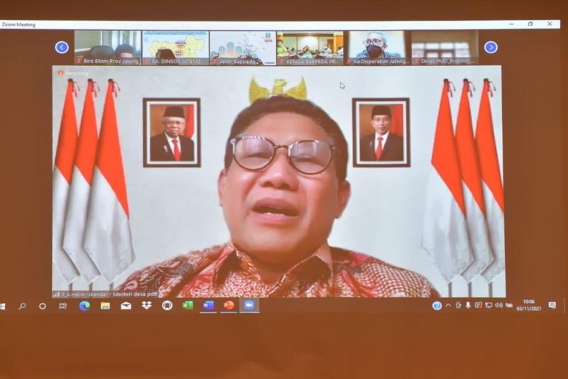 Menteri Desa, PDT, dan Transmigrasi Abdul Halim Iskandar memberikan arahan saat Rapat Koordinasi Ekspos Para Gubernur dalam Rangka Penanggulangan Kemiskinan Ekstrem Tahun 2021 secara virtual, Jakarta, Rabu (3/11/2021). 