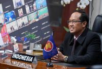 JAKARTA – Dirjen PDP Sugito mewakili Menteri Desa, Pembangunan Daerah Tertinggal, dan Transmigrasi dalam acara ASEAN Ministerial Meeting on Rural Development and Proverty Eraducation (AMMRDPE) pada Jumat (26/11/2021) 