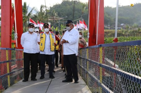 Tinjau Jembatan Gantung Baledu, Menteri Basuki : Jaga Kualitas Dan Keamanannya