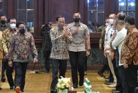 Presiden Joko Widodo didampingi Menteri Desa, PDT, dan Transmigrasi Abdul Halim Iskandar dan Menteri Kabinet Indonesia Maju membuka Peluncuran Sertifikat Badan Hukum Badan Hukum Milik Desa (BUMDes) dan Rakornas BUMDes di Jakarta, Senin (20/12/2021). ( Foto Dok Kemendes )
