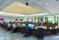 Presiden Jokowi didampingi Wapres Ma’ruf Amin memimpin Ratas mengenai Evaluasi PPKM, Senin (03/02/2022), di Kantor Presiden, Jakarta. / foto ist