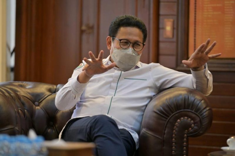 Menteri Desa Pembangunan Daerah Tertinggal dan Transmigrasi. Abdul Halim Iskandar.