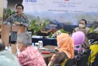 Menteri Desa, Pembangunan Daerah Tertinggal dan Transmigrasi Abdul Halim Iskandar didampingi Wakil Menteri Desa, PDTT Budi Arie Setiadi dan Sekjen Kemendes PDTT Taufik Madjid membuka Rapat Kerja Sinkronisasi Rencana Kerja Kementerian Desa, Pembangunan Daerah Tertinggal dan Transmigrasi tahun 2022 Kolaborasi dan Sinergi untuk SDGS Desa.
Sukabumi, Jawa Barat, Rabu (12/1/2022).