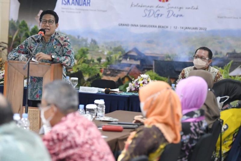 Menteri Desa, Pembangunan Daerah Tertinggal dan Transmigrasi Abdul Halim Iskandar didampingi Wakil Menteri Desa, PDTT Budi Arie Setiadi dan Sekjen Kemendes PDTT Taufik Madjid membuka Rapat Kerja Sinkronisasi Rencana Kerja Kementerian Desa, Pembangunan Daerah Tertinggal dan Transmigrasi tahun 2022 Kolaborasi dan Sinergi untuk SDGS Desa.
Sukabumi, Jawa Barat, Rabu (12/1/2022).