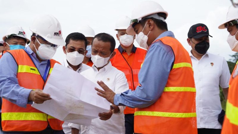 Menteri Investasi/Kepala BKPM Bahlil Lahadalia saat mengunjungi proyek gasifikasi batu bara di Kalimantan Timur / foto dok. Kemenves / BKPM