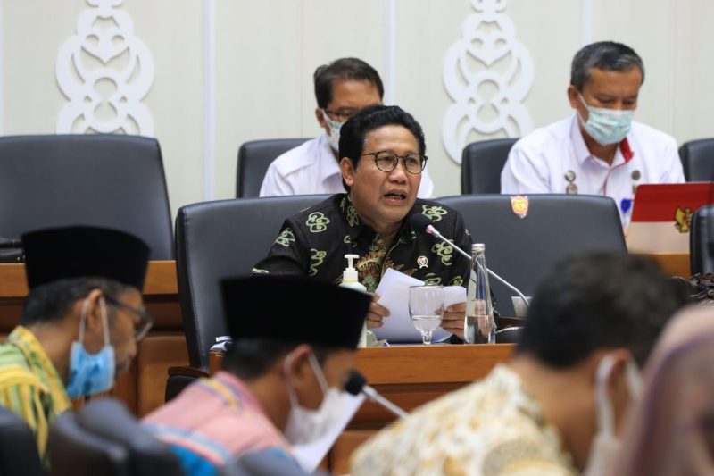 Abdul Halim Iskandar MenterI Desa, PDTT. Hadir dlm Rapat Kerja dengan Badan Legislasi DPR-RI dan DPD-RI Terkait  Pembahasan RUU tentang Badan Usaha Milik Desa, Jakarta, Kamis , 19  Januari 2022. Foto: Nugrah Setiadi Humas Kemendes / foto istimewa