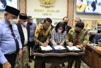 Rapat Kerja Abdul Halim Iskandar Menteri Desa, PDTT. wakil dari pemerintah  bersama Badan Legislasi (Baleg) DPR RI dan DPD RI, Kamis (20/01/2022) Dalam Rangka Pembahasan Rancangan Undang-Undang (RUU) BUM Desa yang menjadi usulan DPD pada Program Legislasi Nasional. Foto: Nugrah S. Humas Kemendesa