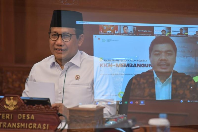 Menteri Desa, PDT, dan Transmigrasi Abdul Halim Iskandar memberikan arahan kepada para mahasiswa Universitas Nahdlatul Ulama Indonesia (UNUSIA) peserta KKN Membangun Desa, Jakarta, Senin (7/2/2022). 