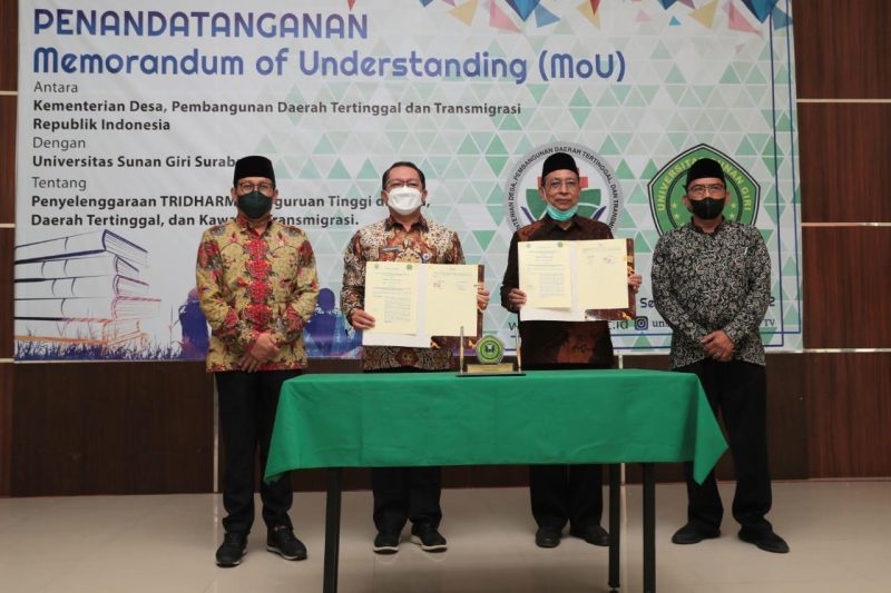 Abdul Halim Iskandar Menteri Desa, PDTT menyaksikan Penandatanganan MoU Antara Kementerian Desa, PDTT dengan Universitas Sunan Giri Surabaya Tentang Penyelenggaraan TRIDHARMA Perguruan Tinggi di Desa, Daerah Tertinggal dan Kawasan Transmigrasi Senin, 21 Februari 2022  
Foto: Nugrah S/ Humas Kemendesa
