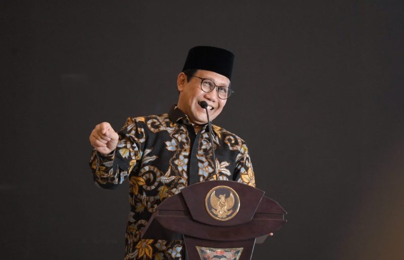 Menteri Desa, Pembangunan Daerah Tertinggal dan Transmigrasi Abdul Halim Iskandar didampingi Gubernur Jawa Timur Khofifah Indar parawansa, Dirjen PDP Sugito membuka Rapat Koordinasi Percepatan Pencairan Dana Desa Tahun 2022 di Provinsi Jawa Timur. Surabaya, Kamis , (24/2/2022)
