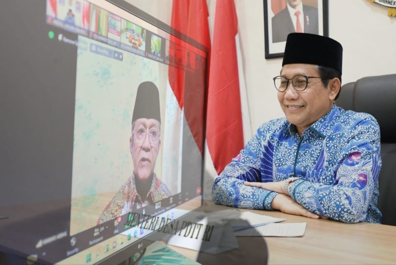 Menteri Desa, Pembangunan Daerah Tertinggal dan Transmigrasi (Mendes PDTT), Abdul Halim Iskandar menjadi Keynote speech dalam acara Seminar PRA-MUKTAMAR Muhammadiyah dengan tema Membangun Desa membangkitkan Ekonomi Lokal melalui Virtual. 
Surabaya, Jawa Timur, Selasa (08/03/2024).