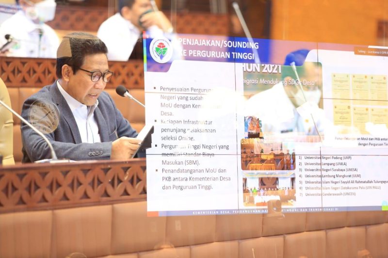 Abdul Halim Iskandar Menteri Desa. PDTT didampinggi para Eselon 1 di Kementerian Desa, PDTT Menghadiri Rapat Kerja dengan Komisi V DPR RI. Senin, 11 April 2022 
