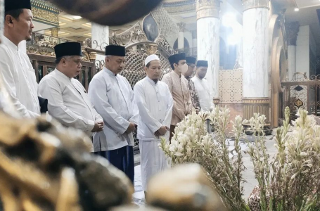 Presiden PKS Ziarah ke Makam Kiai Kholil Bangkalan