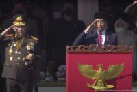 Presiden Jokowi memberikan amanat pada Upacara Peringatan ke-76 Hari Bhayangkara, di Akademisi Kepolisian, di Semarang, Jateng. (Sumber: Tangkapan Layar)