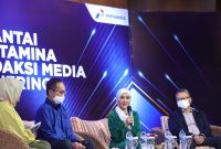 Direktur Utama PT Pertamina (Persero), Nicke Widyawati memberikan pemaparan kinerja Pertamina Hulu Rokan (PHR) dalama acara “Bincang Santai Direktur Pertamina dan Pemimpin Redaksi Media Pemred Gathering” di RCC Main Hall, Rumbai, Pekanbaru (8/8/22).