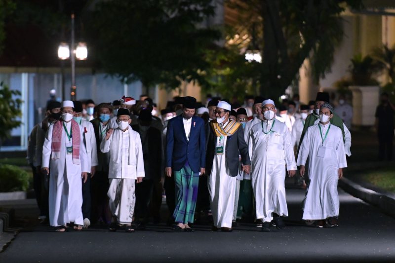 Presiden Jokowi saat menghadiri acara Zikir dan Doa Kebangsaan 77 Tahun Indonesia Merdeka, di Halaman Depan Istana Merdeka, Jakarta, Senin (01/08/2022). (Foto: Humas Setkab/Oji)
