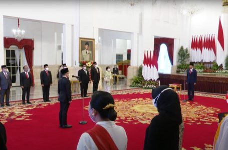 Jokowi Lantik Azwar Anas Jadi Menteri PANRB