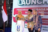 SURABAYA_Menteri Desa, Pembangunan Daerah Tertinggal dan Transmigrasi (Mendes PDTT) Abdul Halim Iskandar menghadiri Launching pendirian Lembaga Keuangan Mikro Bumdesma dan Penandatanganan MOU dengan Kemenkes RI, Bakamla RI serta Perjanjian Kerja bersama Dengan Pangkoarmada II, KRI Makassar Markas Koarmada II, Kamis, 27/11/2022.Foto : Angga/KemendesPDTT