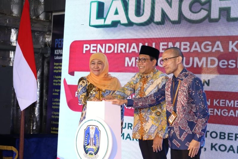 SURABAYA_Menteri Desa, Pembangunan Daerah Tertinggal dan Transmigrasi (Mendes PDTT) Abdul Halim Iskandar menghadiri Launching pendirian Lembaga Keuangan Mikro Bumdesma dan Penandatanganan MOU dengan Kemenkes RI, Bakamla RI serta Perjanjian Kerja bersama Dengan Pangkoarmada II, KRI Makassar Markas Koarmada II, Kamis, 27/11/2022.Foto : Angga/KemendesPDTT