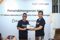 Foto: Penandatanganan MoU kerja sama antara Leap dengan PT Pengelola Pasar Induk Caringin oleh EVP Digital Business and Technology Telkom Saiful Hidajat (kiri) dan Pemilik Pasar Induk Caringin Agung Suryamal (kanan).