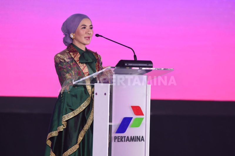 Direktur Utama Pertamina Nicke Widyawati memberikan sambutan pada acara Kick Off Pertamina SMEXPO 2022 “Asli Indonesianya Asli Kerennya” yang diselenggarakan di Gedung Grha Pertamina, Jakarta pada Senin (28/11/2022).