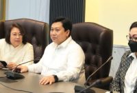 Jubir Kemenag Anna Hasbie (kiri) bersama Plt Dirjen Bimas Katolik dan Dirjen Bimas Kristen berikan keterangan Pers terkait Perayaan Natal 2022