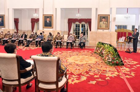 Hadapi Perekonomian 2023, Jokowi: Optimistis dan Tetap Waspada