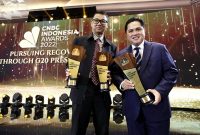  Direktur Utama PT PLN (Persero), Darmawan Prasodjo dinobatkan sebagai CEO of The Year / foto ist
