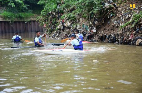 Peringati Hari Bakti PU ke-77, Kementerian PUPR Gelar Gerakan Bersih dan Sehat Bersama Sungai Ciliwung