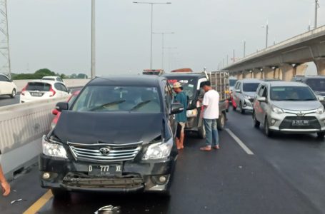Terjadi Kecelakaan di Km 17+600 Arah Jakarta Ruas Jalan Tol MBZ, Petugas Lakukan Evakuasi dan Pengaturan Lalu Lintas