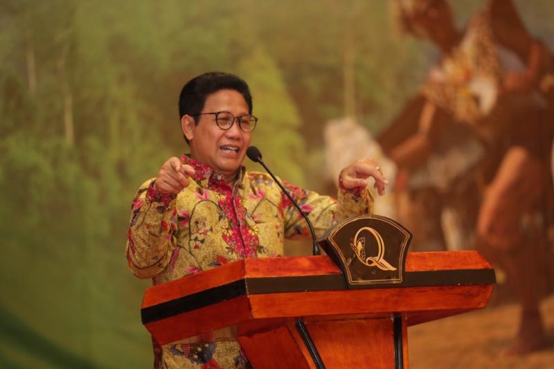 Menteri Desa, PDT dan Transmigrasi Abdul Halim Iskandar didampingi Istri Umi Lilik Nasriyah menghadiri Rapat Konsolidasi Pendampingan Desa Di Provinsi Kalimantan Barat di Qubu Resort, Kab. Kubu Raya Prov. Kalimantan Barat. Rabu (28/12/22). Turut Hadir Gubernur Kalimantan Barat Sutarmidji, Bupati Kubu Raya Muda Mahendrawan, Dirjen PDP Sugito, Kepala BPI Ivanovic Agusta, Sekretaris BPSDM Muhammad Asnawi Sabil, Kepala Pusat Pengembangan Pemberdayaan Masyarakat Desa Yusra.