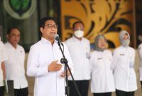 JAKARTA_Menteri Desa PDT dan Transmigrasi Abdul Halim Iskandar menjadi pembina Apel gabungan Awal tahun di Lingkungan Kemendes PDTT, pada Senin 02/01/23
Foto : Angga/KemendesPDTT
