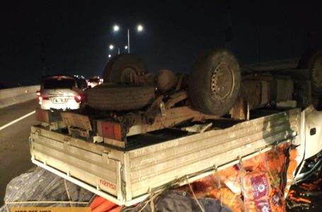 Akibat Pecah Ban Terjadi Kecelakaan di Km 26+800 Tol MBZ Arah Cikampek