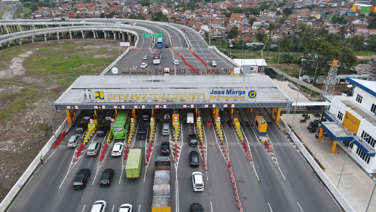 Volume Lalu Lintas Transaksi Gerbang Tol Di Ruas Tol Jabotabek Dan Jawa ...