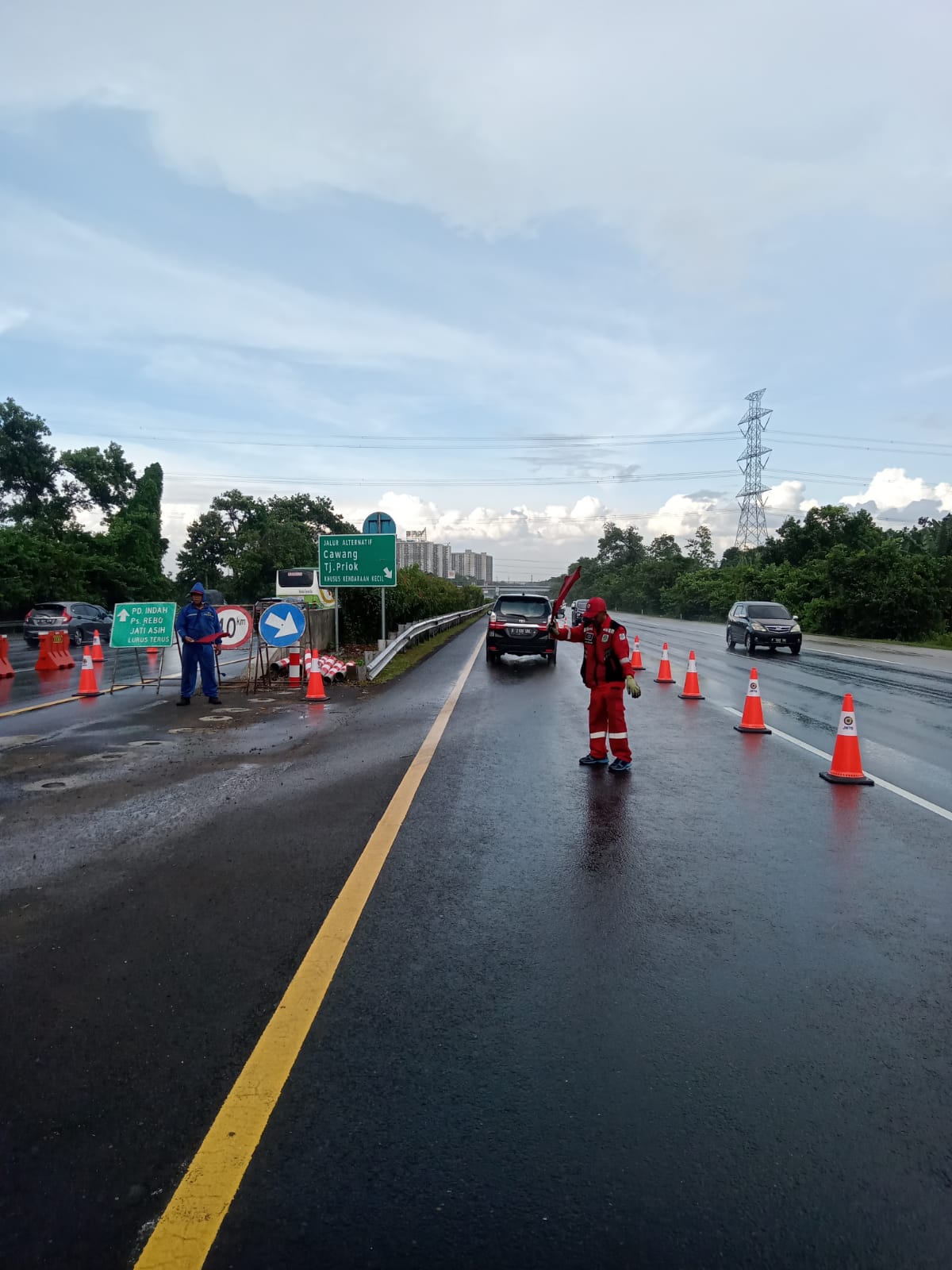 Jasamarga Metropolitan Terapkan Contraflow Di Jalan Tol Jagorawi Arah ...