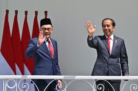 Jokowi Sambut Kunjungan PM Anwar Ibrahim di Istana Bogor